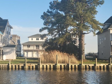 Looking for breathtaking views and easy access to the on Captains Cove Golf and Yacht Club in Virginia - for sale on GolfHomes.com, golf home, golf lot