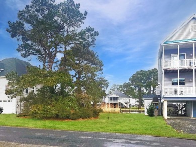 Looking for breathtaking views and easy access to the on Captains Cove Golf and Yacht Club in Virginia - for sale on GolfHomes.com, golf home, golf lot