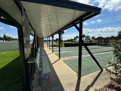 Looking for the perfect getaway in sunny Florida? Look no on Lake Henry Golf Club in Florida - for sale on GolfHomes.com, golf home, golf lot