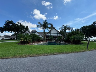 Looking for the perfect getaway in sunny Florida? Look no on Lake Henry Golf Club in Florida - for sale on GolfHomes.com, golf home, golf lot