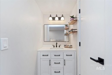 Don't miss this recently renovated, single-story beauty located on Lakeview Golf Club in Idaho - for sale on GolfHomes.com, golf home, golf lot