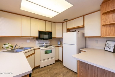 This fully furnished 2 bed, 3 bath condo is perfectly positioned on London Bridge Golf Course in Arizona - for sale on GolfHomes.com, golf home, golf lot