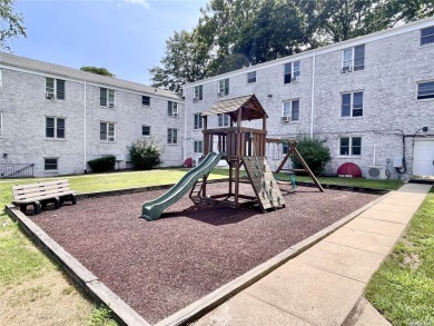 1st Floor 2 Bedroom Unit In An Beautiful Courtyard Location on Glen Head Country Club in New York - for sale on GolfHomes.com, golf home, golf lot