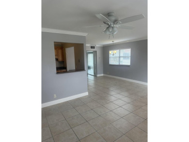 MOVE IN READY & PRICED TO SELL!!! 1 bedroom, 1.5 bath condo in on Kings Point Golf - Executive in Florida - for sale on GolfHomes.com, golf home, golf lot