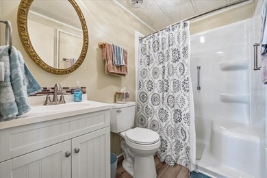 This light bright 2 bedroom 2 bath home is well maintained. Open on Zellwood Station Country Club in Florida - for sale on GolfHomes.com, golf home, golf lot