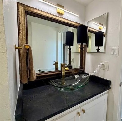 Beautifully updated downstairs studio condo offering comfort on Falconhead Resort and Country Club in Oklahoma - for sale on GolfHomes.com, golf home, golf lot