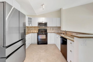 Spacious and well-maintained 3BD/2BA villa in the desirable on Aberdeen Golf and Country Club in Florida - for sale on GolfHomes.com, golf home, golf lot