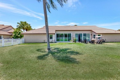 Spacious and well-maintained 3BD/2BA villa in the desirable on Aberdeen Golf and Country Club in Florida - for sale on GolfHomes.com, golf home, golf lot