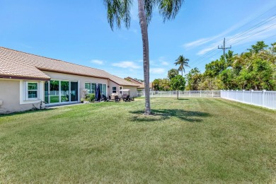 Spacious and well-maintained 3BD/2BA villa in the desirable on Aberdeen Golf and Country Club in Florida - for sale on GolfHomes.com, golf home, golf lot