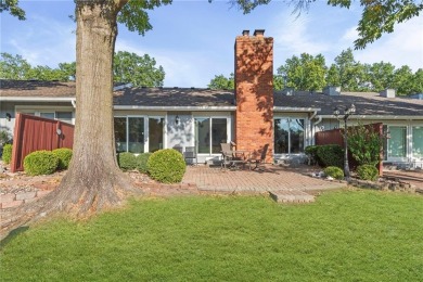 Welcome to this inviting ranch-style, single-level townhome with on Leawood South Country Club in Kansas - for sale on GolfHomes.com, golf home, golf lot