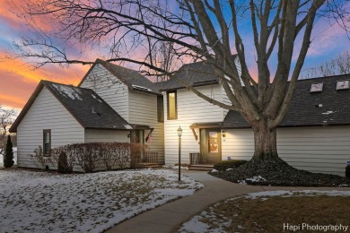 Welcome to your dream townhouse in the fabulous Heather Ridge on Heather Ridge Golf Club in Illinois - for sale on GolfHomes.com, golf home, golf lot