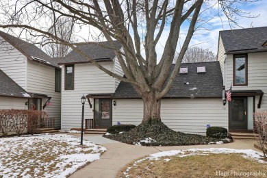 Welcome to your dream townhouse in the fabulous Heather Ridge on Heather Ridge Golf Club in Illinois - for sale on GolfHomes.com, golf home, golf lot