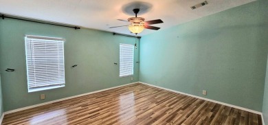 Stunning 3 bedroom 2 bath home in 55,+ Resort style community in on Zephyrhills Municipal Golf Course in Florida - for sale on GolfHomes.com, golf home, golf lot