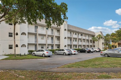 Beautiful 1BR/1BA in sought-after Sunrise Lakes 55+ community! on Sunrise Lakes Phase III in Florida - for sale on GolfHomes.com, golf home, golf lot