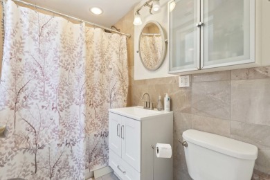 Spacious and meticulously maintained 2BD/2BA in West Ridge! This on Robert Black Golf Course in Illinois - for sale on GolfHomes.com, golf home, golf lot