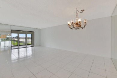 2BED/2BATH IN DESIRABLE GATED COMMUNITY OF HUNTINGTON LAKES! on Marina Lakes Golf Course in Florida - for sale on GolfHomes.com, golf home, golf lot