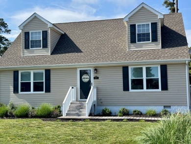 Why settle when you can have it all? This updated 4 bed, 2 bath on Captains Cove Golf and Yacht Club in Virginia - for sale on GolfHomes.com, golf home, golf lot