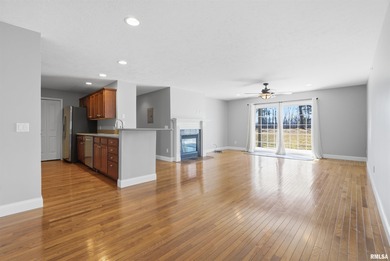 Updated main floor end-unit condo with WeaverRidge golf course on WeaverRidge Golf Club in Illinois - for sale on GolfHomes.com, golf home, golf lot