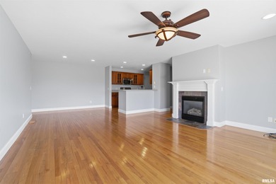 Updated main floor end-unit condo with WeaverRidge golf course on WeaverRidge Golf Club in Illinois - for sale on GolfHomes.com, golf home, golf lot