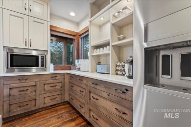 Welcome to this Mountain retreat that offers luxury and comfort on Jug Mountain Ranch Golf Course in Idaho - for sale on GolfHomes.com, golf home, golf lot