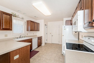 Highly sought after free standing villa on fairway 9 in Eagle on Eagle Glen Golf Club in Indiana - for sale on GolfHomes.com, golf home, golf lot