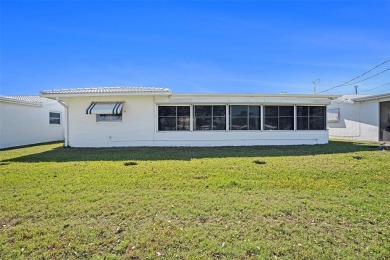 NEWS FLASH! AT ASKING PRICE, SELLER IS OFFERING $3000 TOWARDS on Mainlands Golf Club in Florida - for sale on GolfHomes.com, golf home, golf lot