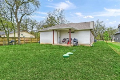 You can't beat this beautiful home meticulously maintained front on Lake Kiowa Golf Course in Texas - for sale on GolfHomes.com, golf home, golf lot