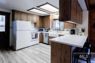 Enjoy the best of McCall living! Located on a dead end street on McCall Municipal Golf Course in Idaho - for sale on GolfHomes.com, golf home, golf lot