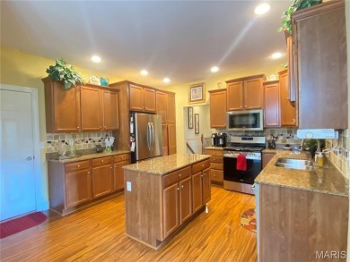 Enjoy the villa style living on the Far Oaks golf course.  This on Far Oaks Golf Club in Illinois - for sale on GolfHomes.com, golf home, golf lot