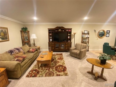 Enjoy the villa style living on the Far Oaks golf course.  This on Far Oaks Golf Club in Illinois - for sale on GolfHomes.com, golf home, golf lot