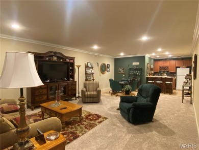 Enjoy the villa style living on the Far Oaks golf course.  This on Far Oaks Golf Club in Illinois - for sale on GolfHomes.com, golf home, golf lot