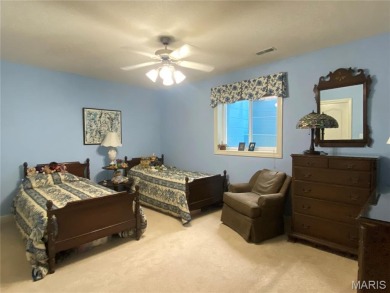 Enjoy the villa style living on the Far Oaks golf course.  This on Far Oaks Golf Club in Illinois - for sale on GolfHomes.com, golf home, golf lot