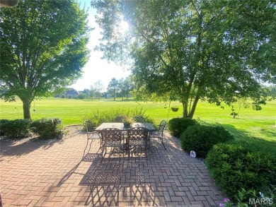 Enjoy the villa style living on the Far Oaks golf course.  This on Far Oaks Golf Club in Illinois - for sale on GolfHomes.com, golf home, golf lot