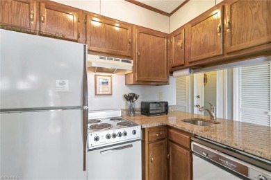 TURNKEY mtn condo w/LONG RANGE VIEWS for UNDER $95K! Buy now & on Beech Mountain Club in North Carolina - for sale on GolfHomes.com, golf home, golf lot