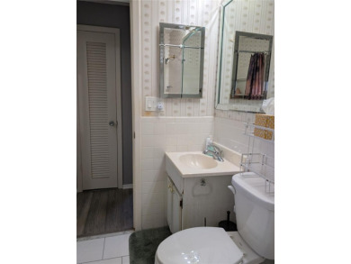 Location, location, location...Great opportunity to purchase a on Mainlands Golf Club in Florida - for sale on GolfHomes.com, golf home, golf lot