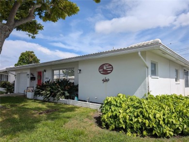 Location, location, location...Great opportunity to purchase a on Mainlands Golf Club in Florida - for sale on GolfHomes.com, golf home, golf lot