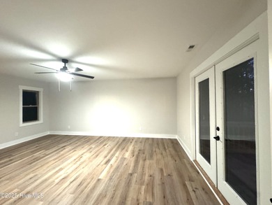 GOLF FRONT! COMPLETELY REMODELED! This stunning 3-bedroom on Seven Lakes Country Club in North Carolina - for sale on GolfHomes.com, golf home, golf lot