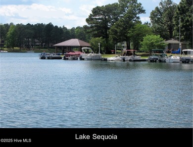 GOLF FRONT! COMPLETELY REMODELED! This stunning 3-bedroom on Seven Lakes Country Club in North Carolina - for sale on GolfHomes.com, golf home, golf lot