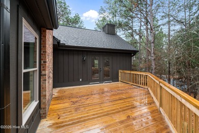 GOLF FRONT! COMPLETELY REMODELED! This stunning 3-bedroom on Seven Lakes Country Club in North Carolina - for sale on GolfHomes.com, golf home, golf lot