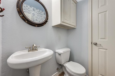 This 6-bedroom, 3.5-bath home is set on an OVERSIZED on Oakmont Country Club in Texas - for sale on GolfHomes.com, golf home, golf lot