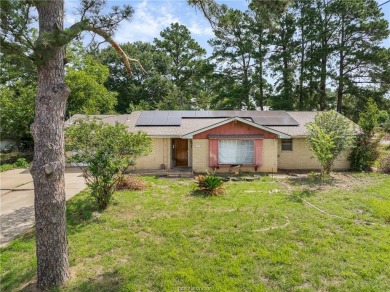 Located on a large corner lot this property is ready for its on Hearne Municipal Golf Course in Texas - for sale on GolfHomes.com, golf home, golf lot