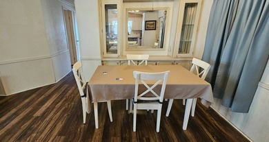 Spacious 2 bedroom 2 bath home in 55 + Resort style community in on Zephyrhills Municipal Golf Course in Florida - for sale on GolfHomes.com, golf home, golf lot