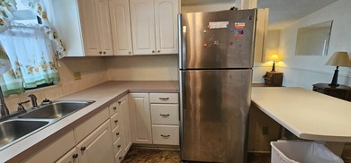 Spacious 2 bedroom 2 bath home in 55 + Resort style community in on Zephyrhills Municipal Golf Course in Florida - for sale on GolfHomes.com, golf home, golf lot