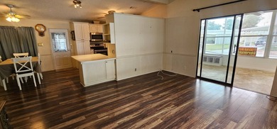 Spacious 2 bedroom 2 bath home in 55 + Resort style community in on Zephyrhills Municipal Golf Course in Florida - for sale on GolfHomes.com, golf home, golf lot