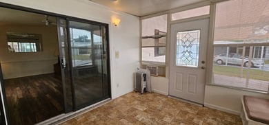 Spacious 2 bedroom 2 bath home in 55 + Resort style community in on Zephyrhills Municipal Golf Course in Florida - for sale on GolfHomes.com, golf home, golf lot