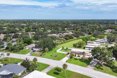 This house was fully updated just a few years ago. This 3 bed 3 on Bobby Jones Golf Club in Florida - for sale on GolfHomes.com, golf home, golf lot
