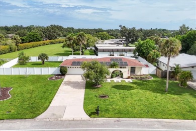 This house was fully updated just a few years ago. This 3 bed 3 on Bobby Jones Golf Club in Florida - for sale on GolfHomes.com, golf home, golf lot
