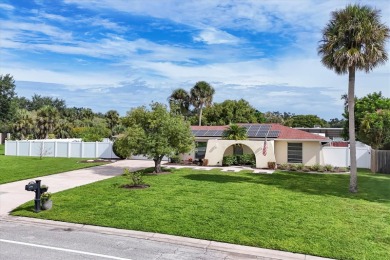 This house was fully updated just a few years ago. This 3 bed 3 on Bobby Jones Golf Club in Florida - for sale on GolfHomes.com, golf home, golf lot