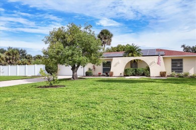 This house was fully updated just a few years ago. This 3 bed 3 on Bobby Jones Golf Club in Florida - for sale on GolfHomes.com, golf home, golf lot