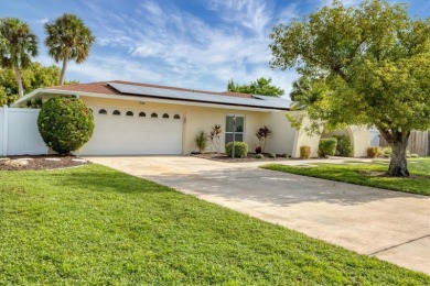 This house was fully updated just a few years ago. This 3 bed 3 on Bobby Jones Golf Club in Florida - for sale on GolfHomes.com, golf home, golf lot